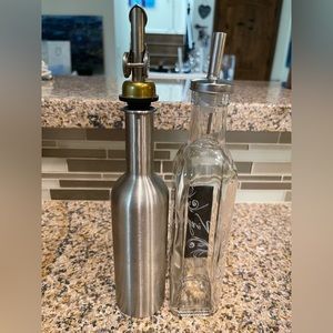 Set of vinegar(glass)and oil(stainless)
